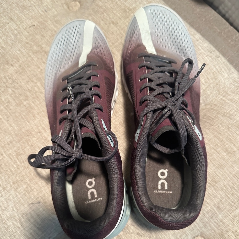 On Running Cloudflow Women’s size 10M Running Shoes